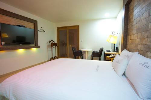 Cnn Hotel Changwon Esterno foto