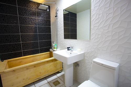 Cnn Hotel Changwon Esterno foto