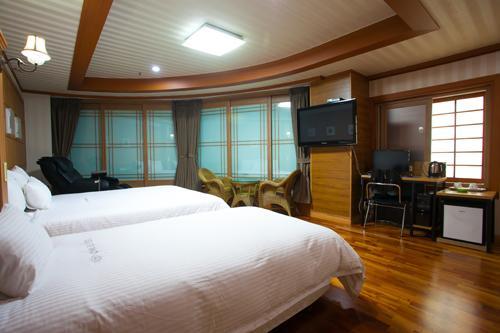 Cnn Hotel Changwon Esterno foto