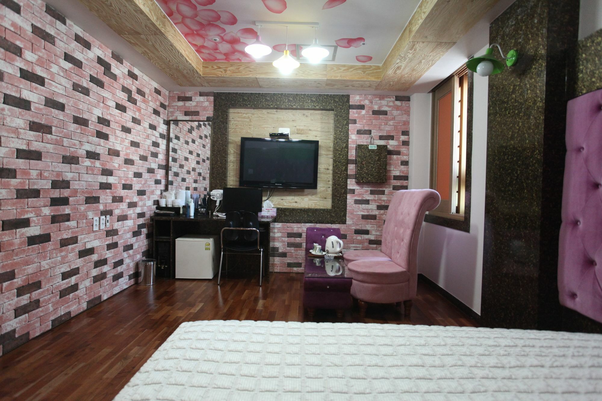 Cnn Hotel Changwon Esterno foto